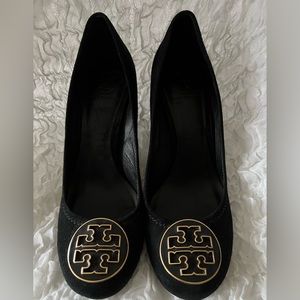 EUC Tory Burch Black seude heels with gold Tory enamel and gold trim heel.